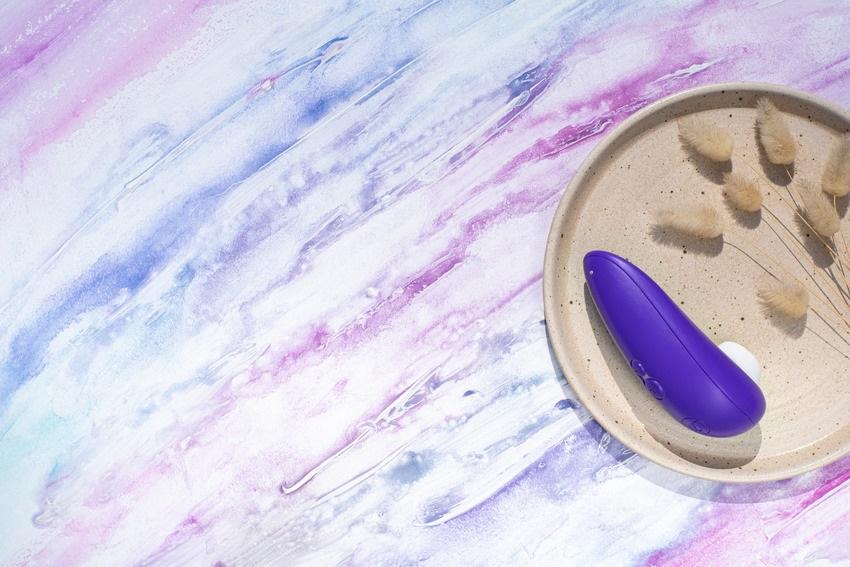 靛藍色Womanizer Starlet 3入門級陰蒂吸啜器，緩慢振動設計，女性性玩具，便攜式小巧外觀