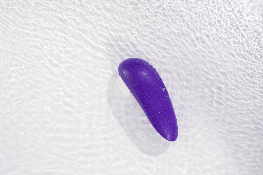 靛藍色Womanizer Starlet 3入門陰蒂吸啜器，18funstore品牌，展示產品的設計與尺寸細節