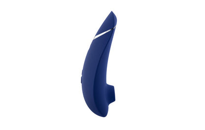 藍莓色Womanizer Premium 2陰蒂吸啜器，女性按摩器，展示產品外觀和設計細節
