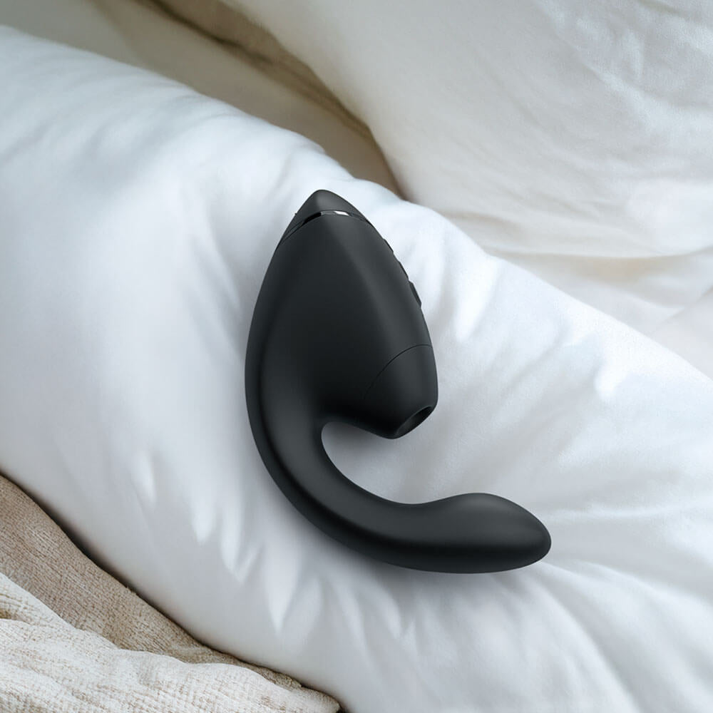 黑色Womanizer Next DUO 3D陰蒂吸啜及G點按摩器，女性成人情趣用品。