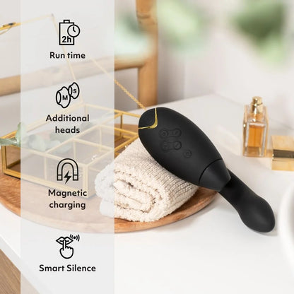 黑色Womanizer DUO 2阴蒂吸啜与G点按摩器，女性成人情趣用品，舒适设计。